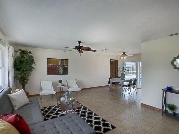 4th image of 2053 Dolphin Blvd S