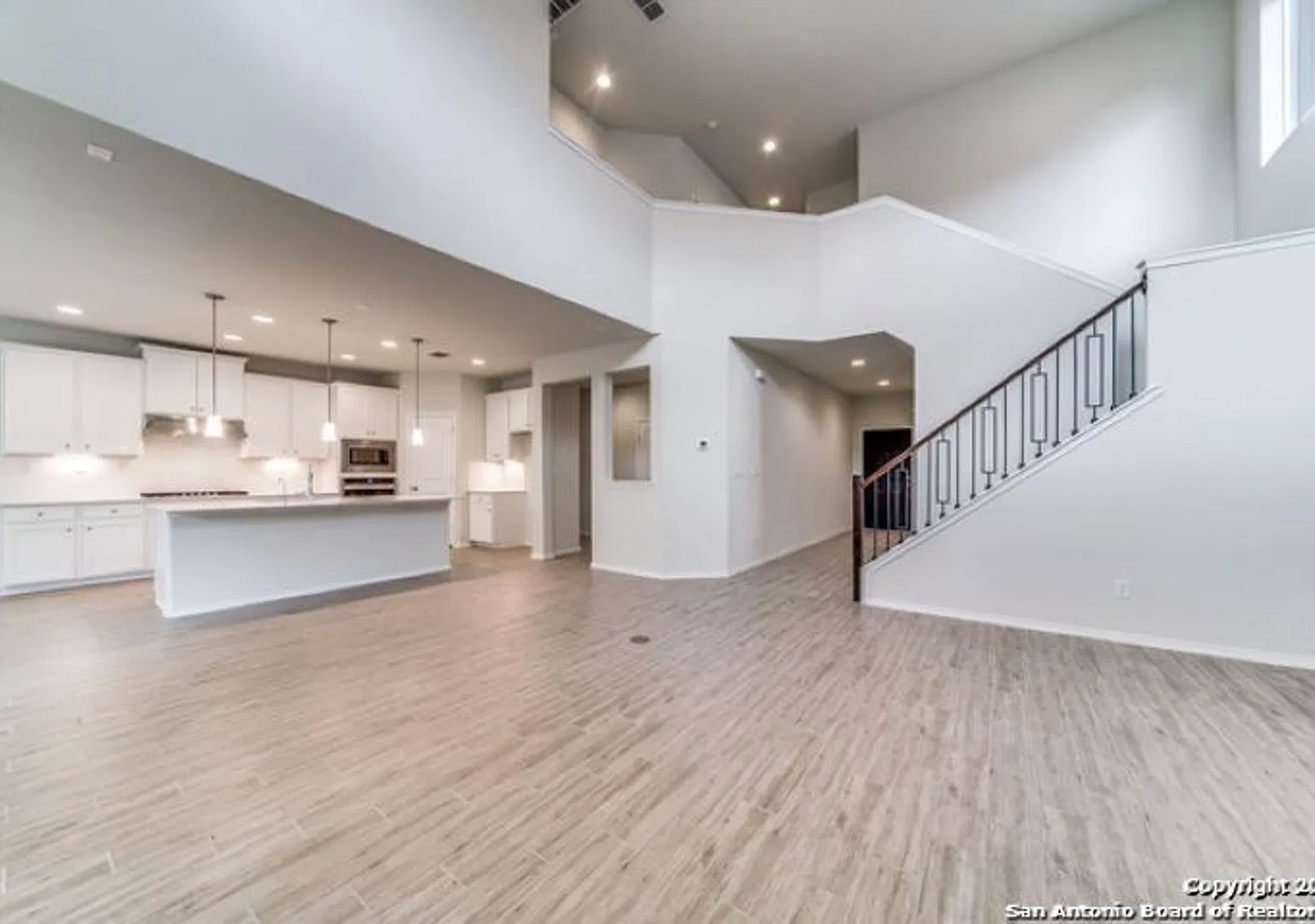 4 Bedroom/ 3 Bathroom Southglen Subdivision — Photo 4