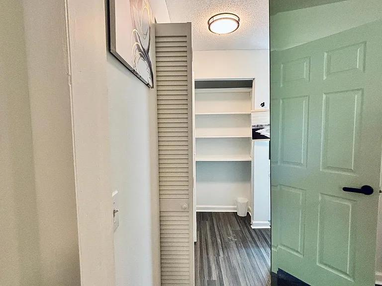 Robinwood Dr — Photo 3