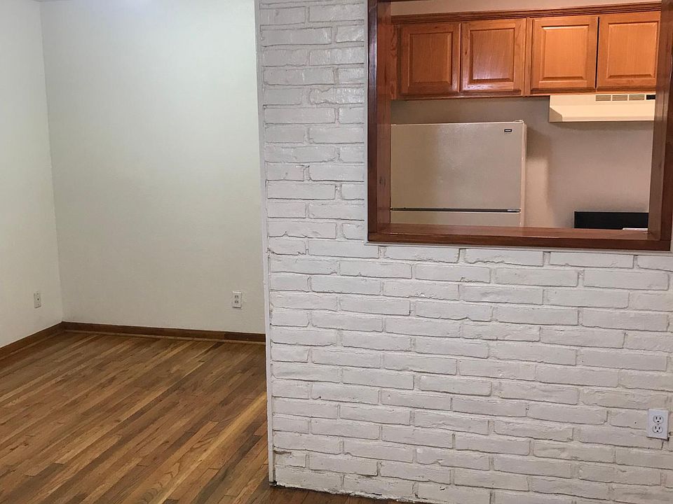 Dining area and kitchen dividing wall