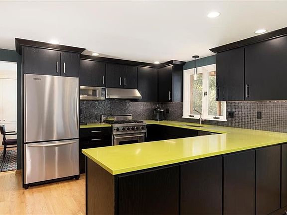 3rd image of 58 Silver Thorne Dr