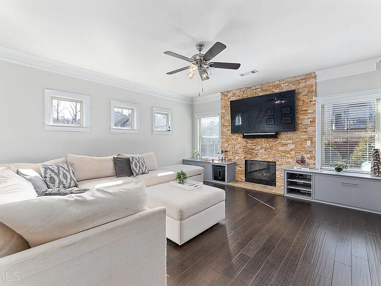 4410 Mossbrook Cir — Photo 19