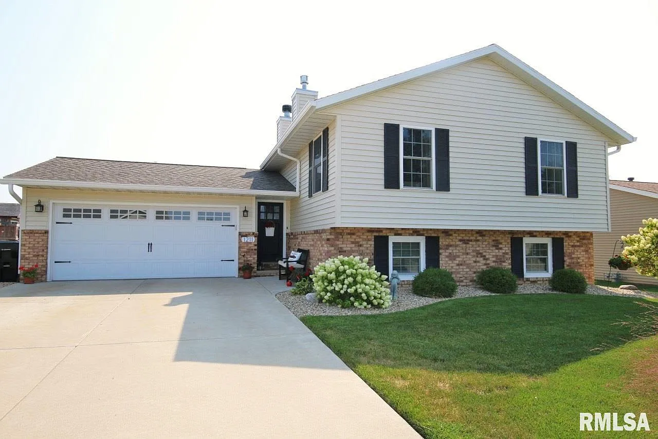 1211 Westminster Dr photo 1