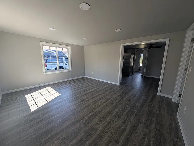 518 S Scott Ave — Photo 3