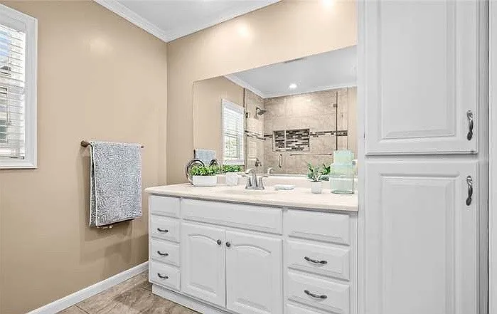 14913 Roxton Ave — Photo 11