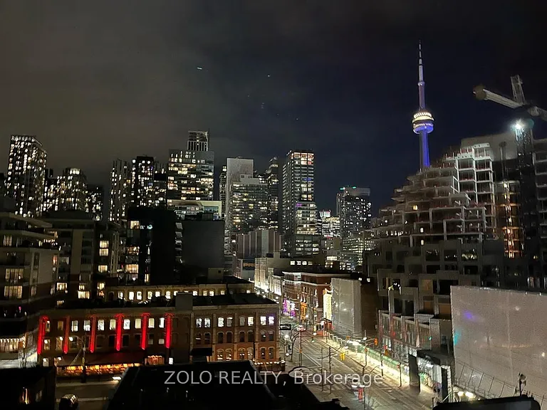 King St W — Photo 23