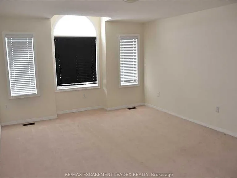 327 Stonehenge Dr — Photo 8