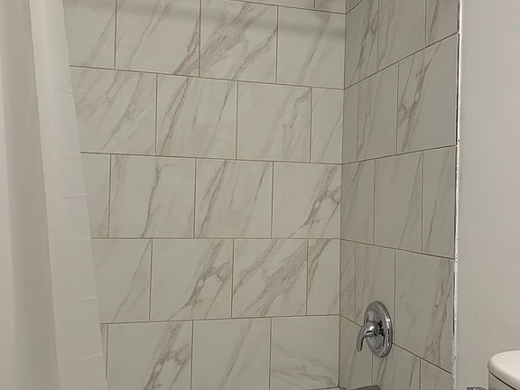 3rd image of 3194 N Milwaukee Ave #2R