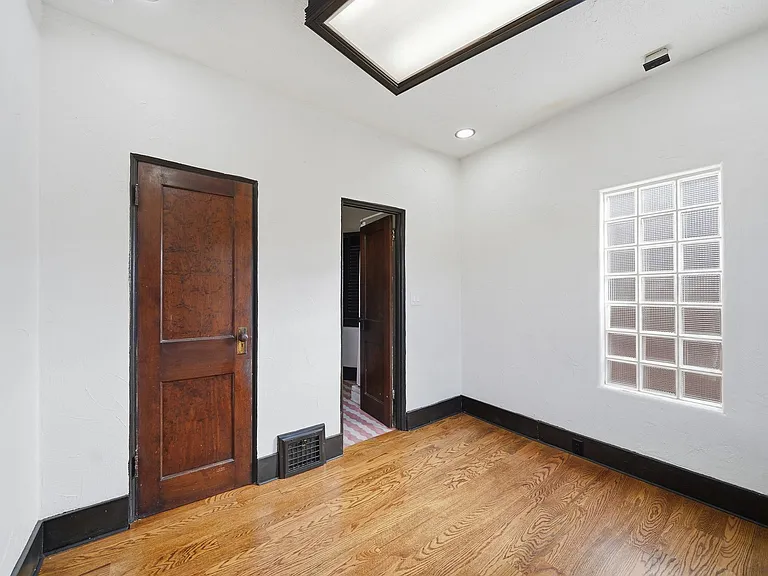 3210 Normal Blvd — Photo 8
