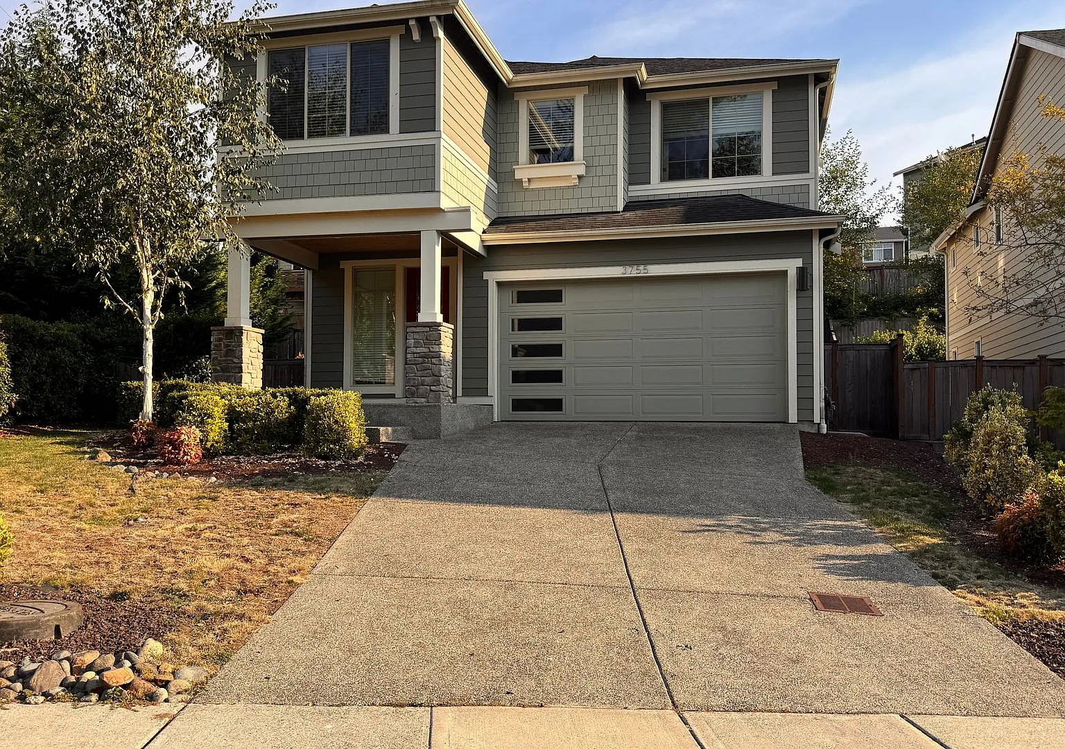 Beautiful Bright and Spacious 4 Bedroom Home in Renton — Photo 1