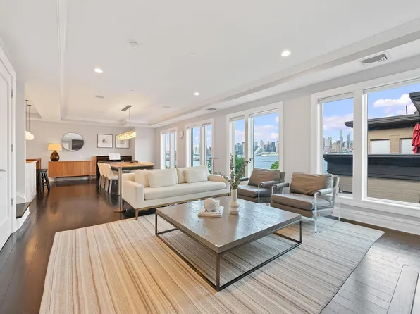 38 Oxford Landing image 1 of 22