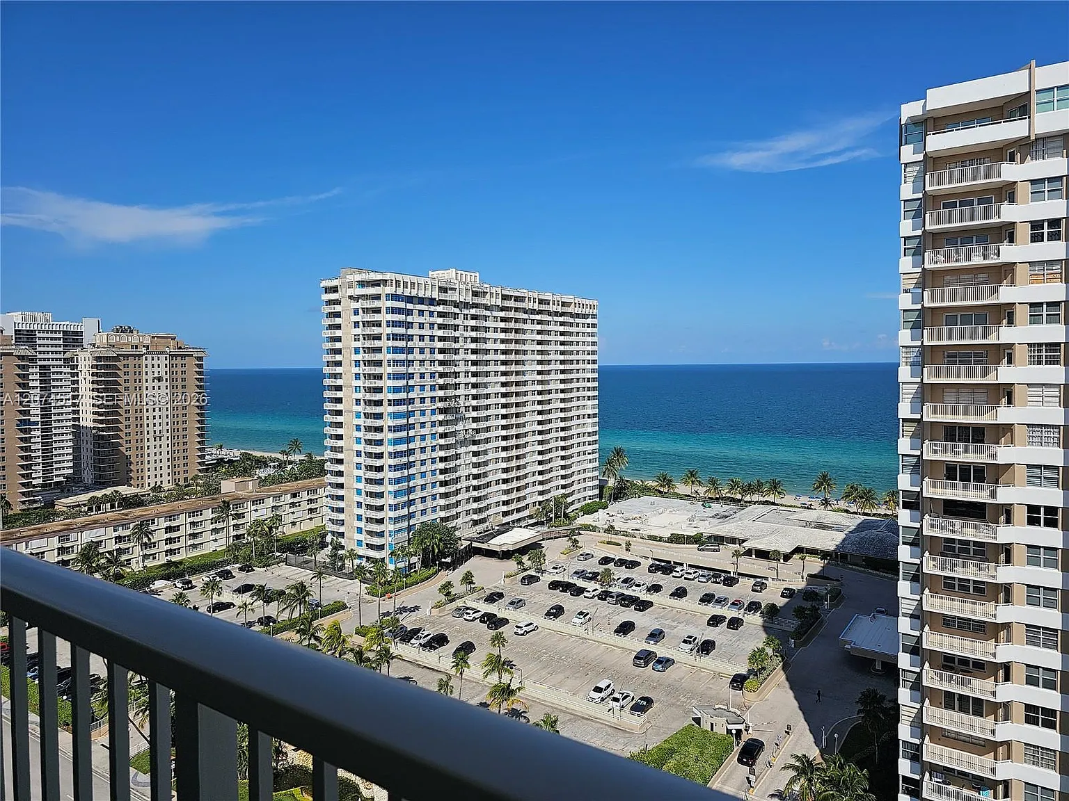 Hemispheres Condo — Photo 2