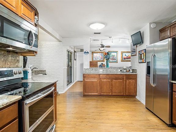 3rd image of 3815 Southview Dr