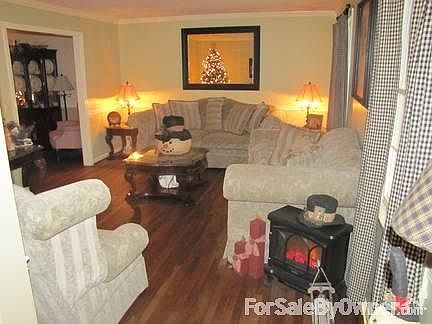 3rd image of 15 Dogwood Ln