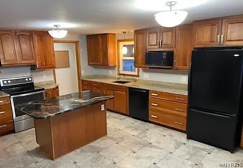 3 bed, 1.0 bath, 1250 sqft, $2,540 — Photo 2
