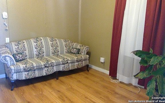 5th image of 820 Fenfield Ave