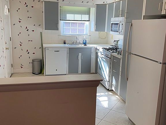 4th image of 7939 Anita Dr