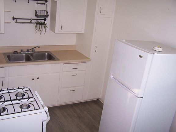 4th image of 1226 Portola Ave APT B