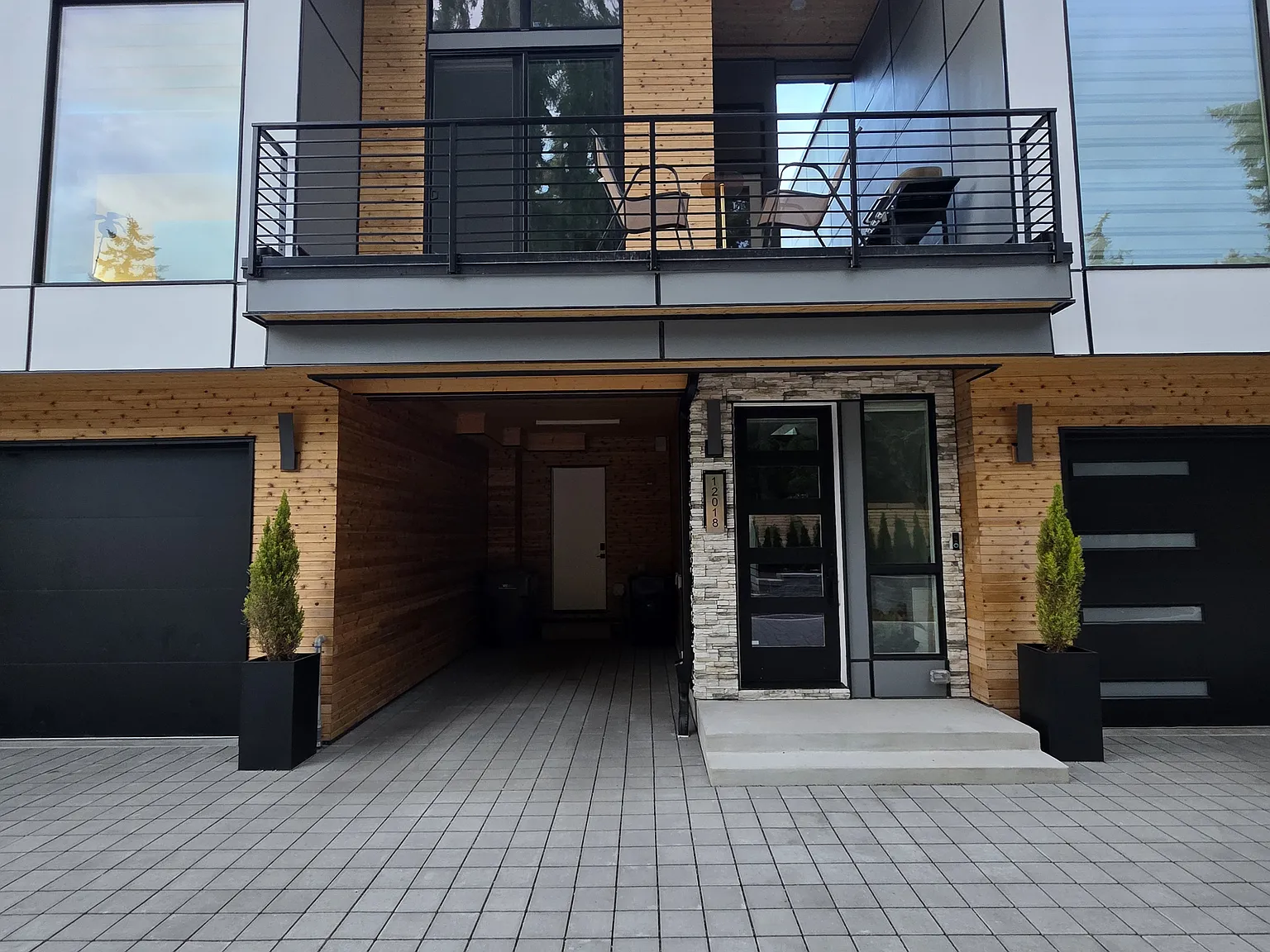 3 bed, 2396 sqft, $6,500 — Photo 2