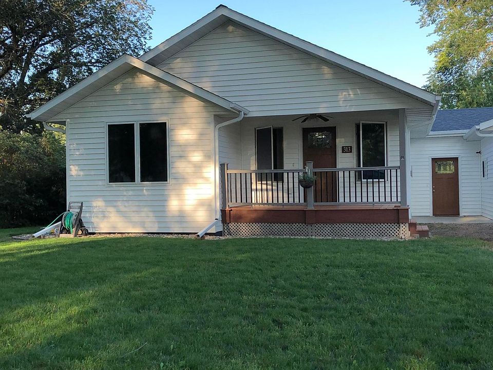 1st image of 313 1st St NE