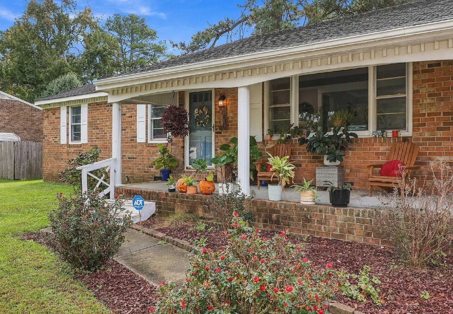 3 bed, 1.5 bath, 1472 sqft, $2,400 — Photo 3