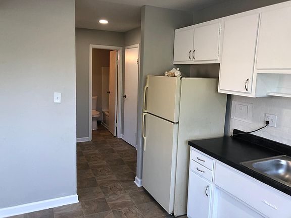 3rd image of 3670 Seabrook Ave APT F