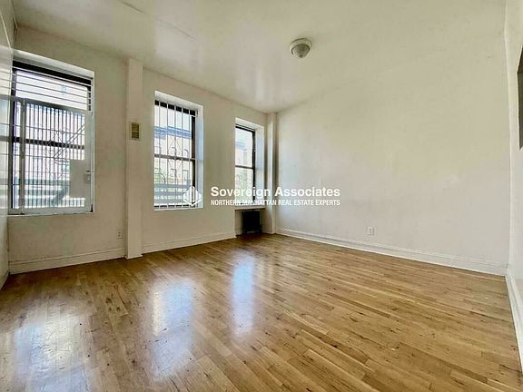 4th image of 161 W 106th St #35