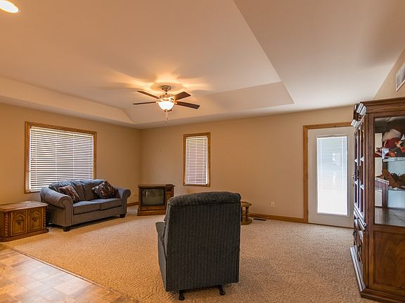 4th image of 567 Tanzanite Dr