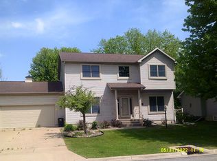 2021 Maplewood Dr, Onalaska, WI 54650