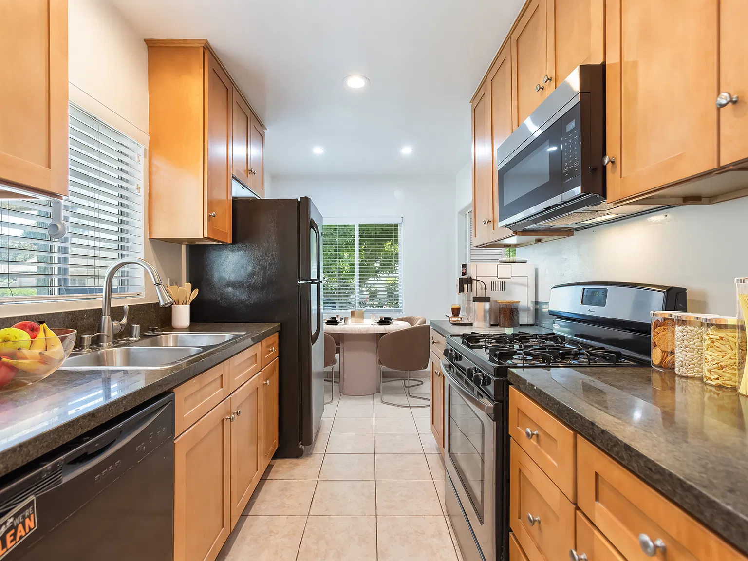 2 bed, 1000 sqft, $3,250 — Photo 4