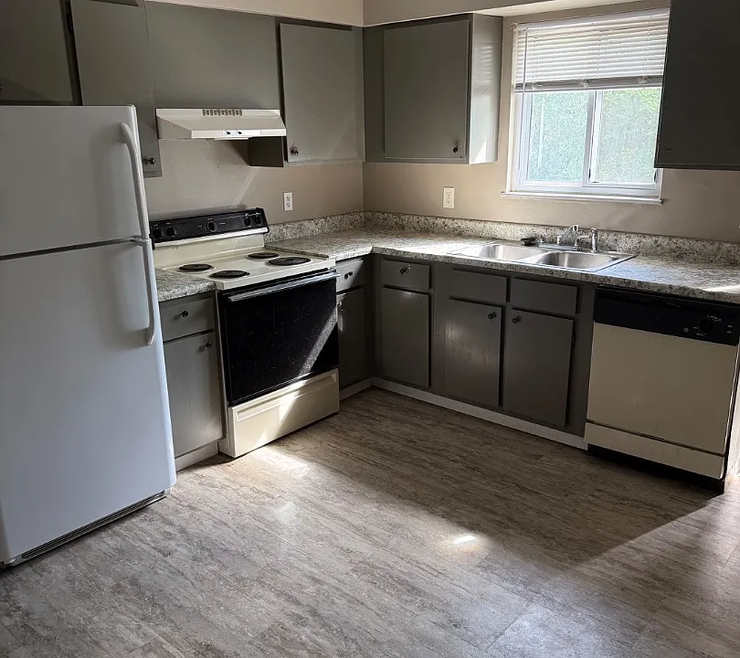 11 W Perry Ave