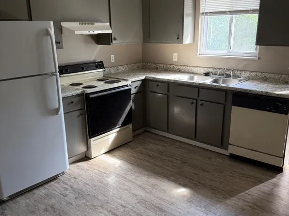 11 W Perry St, Maryville, IL 62062