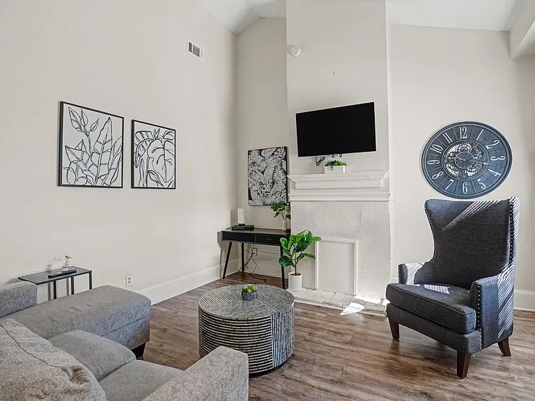 552 - 554 E Macon St — Photo 7