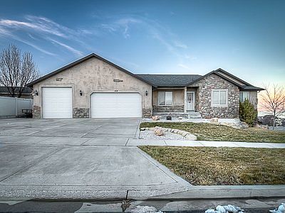 1st image of 158 W Palomino Dr