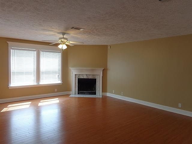 2nd image of 1413 Chopin Ct N