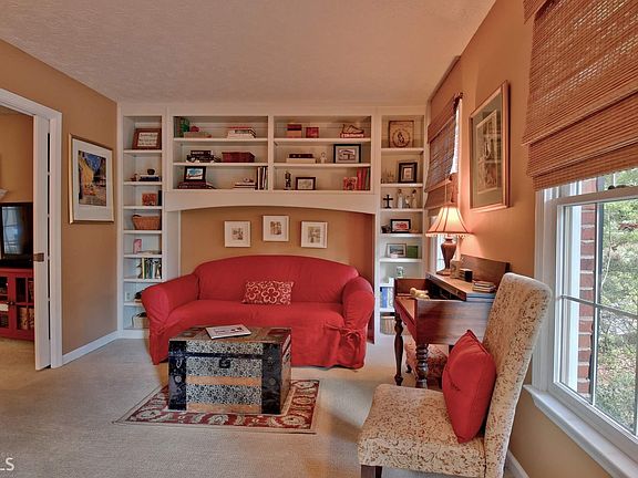 4th image of 121 Shirewood Park