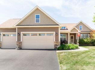 2331 Coventry Cir S, Sycamore, IL 60178