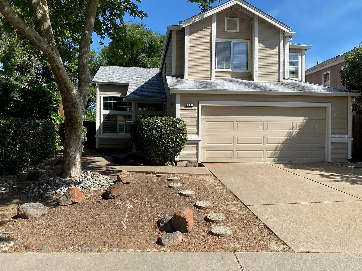 Building Photo - 8401 Hillsbrook Dr