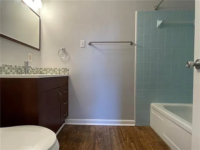 5118 Ehret Rd #B — Photo 8