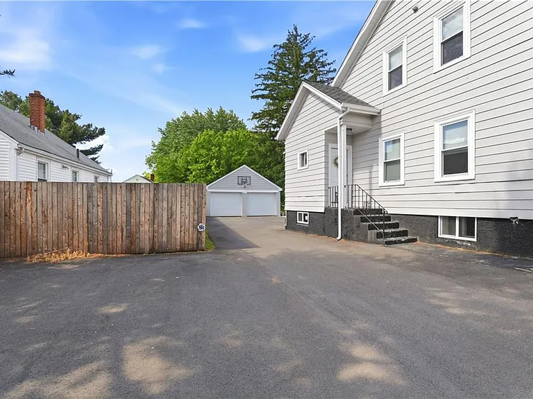 33 Laura St #2 — Photo 34