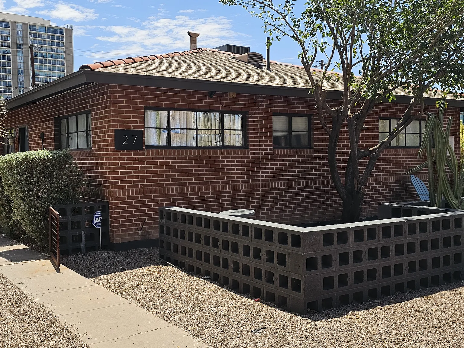 27 E Woodward Dr — Photo 2
