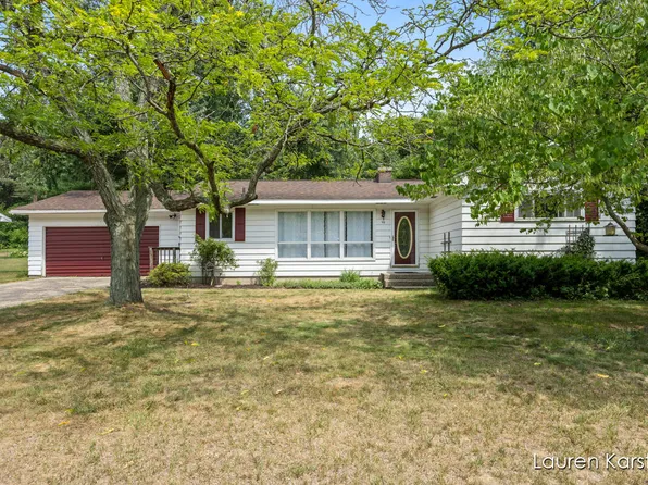 69 Six Mile Rd NE, Comstock Park, MI 49321