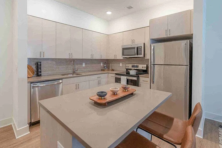 2 bed, 1365 sqft, $3,685 — Photo 2