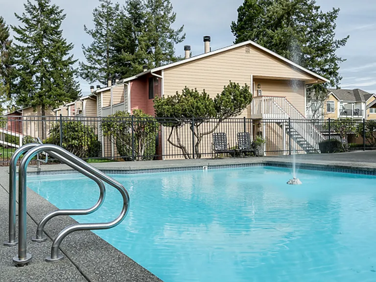 Crystal Springs Apartments — Photo 27