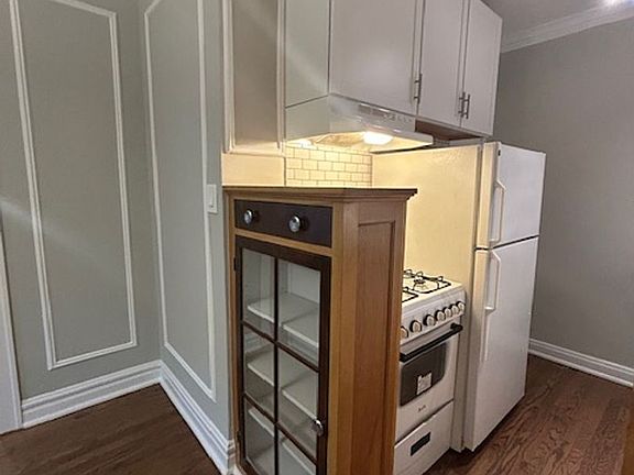 3rd image of 1601 W Thome Ave APT 3F