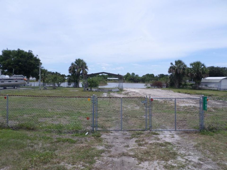 2nd image of 1183 Lake Dr W