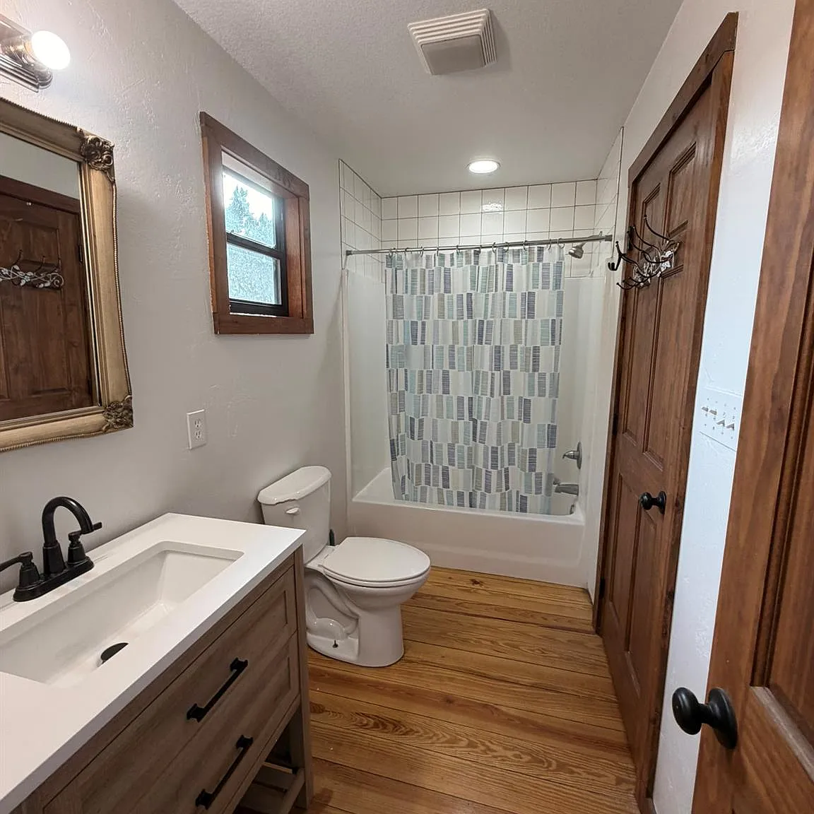 1 bed, 1.0 bath, 375 sqft, $1,200 — Photo 3