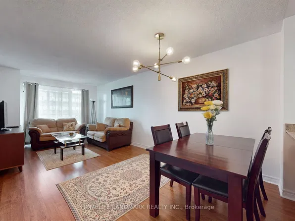212 Eglinton Ave E, Toronto, ON