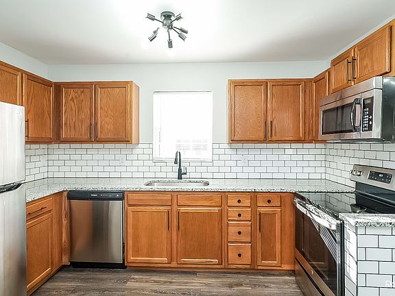 4th image of 1327 Cushing St