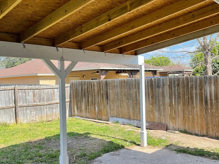 4616 Swallow Ave — Photo 25